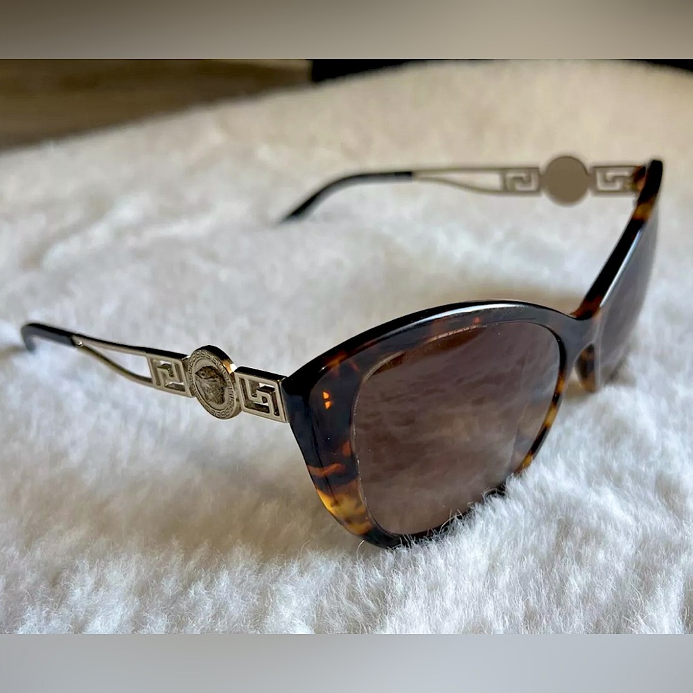 100% AUTHENTIC Womens Versace Sunglasses 4295 Brown Gold Logo Tortoise GUC case!